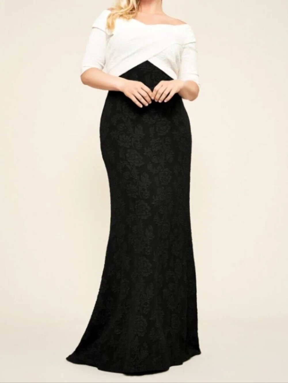 💘 Tadashi Shoji Hudson Off-The-Shoulder Crepe Gown - Picture 3 of 8